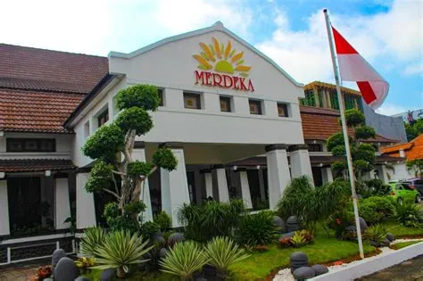 Hotel Merdeka Kediri - Cheapest Prices on Hotels in Kediri - Free ...