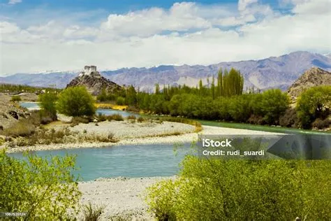 Monestary Buddha Stakna Yang Indah Di Atas Sungai Indus Di Himalaya Leh ...