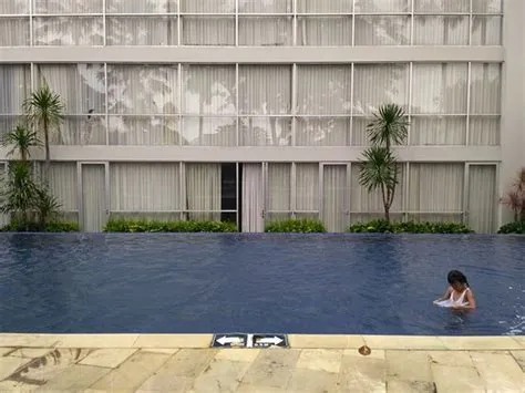 Royal Hotel n' Lounge (Jember, Indonesia) - Review Hotel & Perbandingan ...