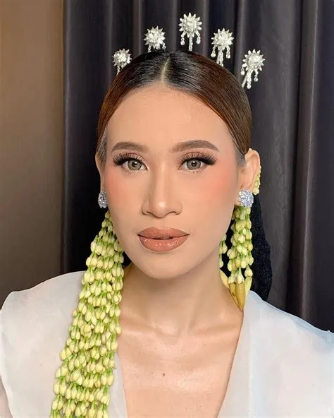 MAKEUP JEMBER (@barkahnh.makeup) • Instagram photos and videos