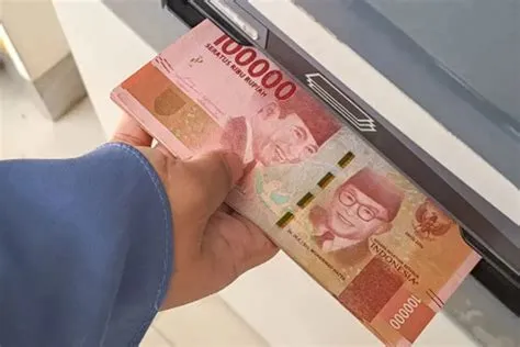 UMK Lumajang 2025 Tembus Rp2 Juta Lebih? Cek Perbandingan dengan UMR ...