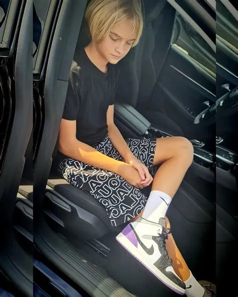 von P. A. auf Schnellgemerkte Pins in 2022 | Fußball jungen, Jungs ...