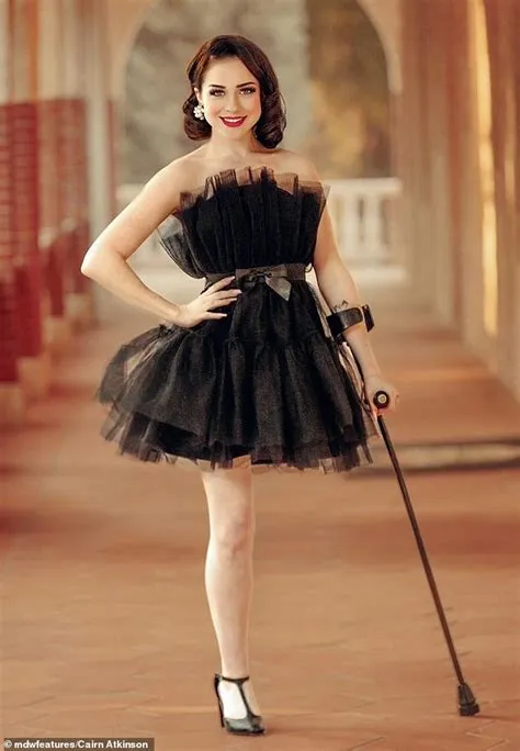 Cancer survivor becomes a one-legged pin-up girl after having her limb ...