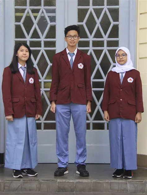 Seragam SMA Negeri 3 “Padmanaba” Yogyakarta