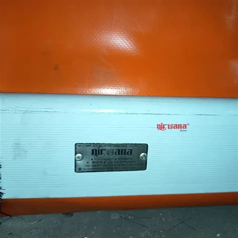 Pemasangan Flashdoor Highspeed Rolling PVC di Gresik oleh Nirwana Group ...