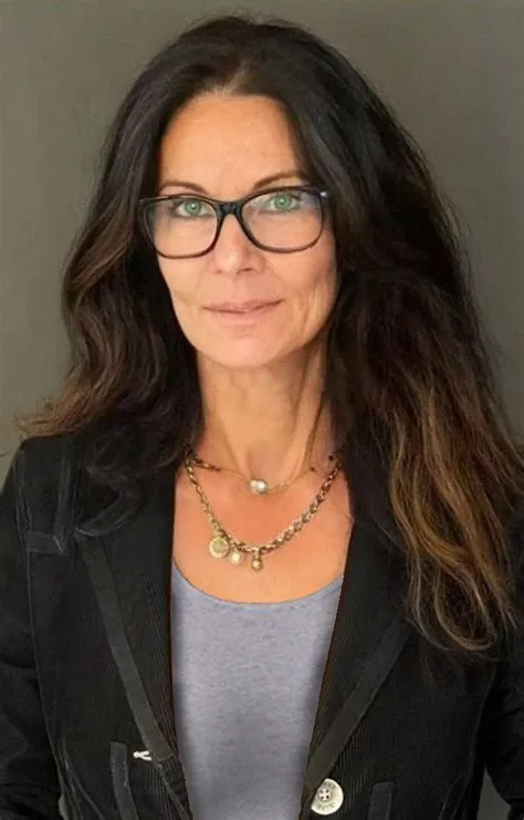 de Rob em 50+ em 2025 | Mulher bonita, Garotas, Mulheres curvilíneas