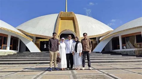 Mengenal Masjid Agung Jami’ Al Baitul Amien Jember Jawa Timur ...