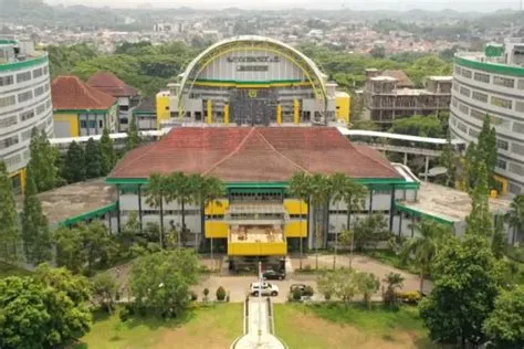 DAFTAR Universitas Terbaik di Jember yang Banyak Jadi Sorotan ...