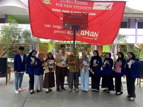 Tingkatkan Kreativitas Siswa SMK PGRI 6 Malang, Mahasiswa Asistensi ...