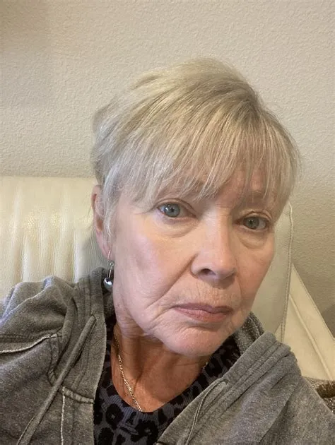 Beautiful Women Over 50, Silver Foxes, Old Age, Older, Aging ...