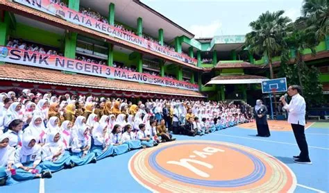 Jokowi Presiden Apresiasi Fasilitas di SMKN 3 Malang - Suara Surabaya