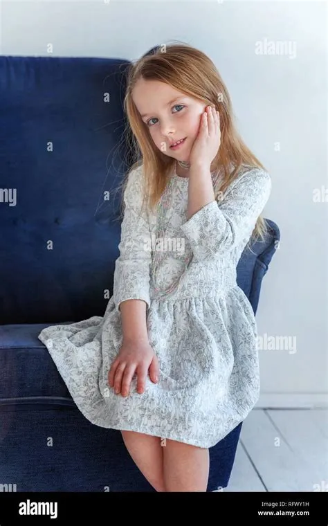 Süßes kleines mädchen -Fotos und -Bildmaterial in hoher Auflösung – Alamy