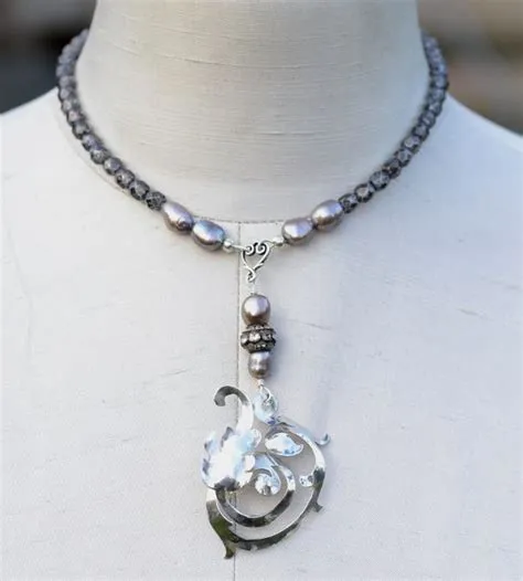 Items similar to SCROLL LEAF DESIGN on Etsy