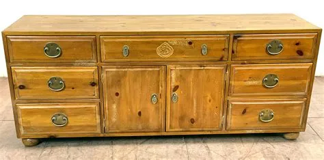 Lot - Henredon Rustic Knotty Pine Sideboard / Buffet