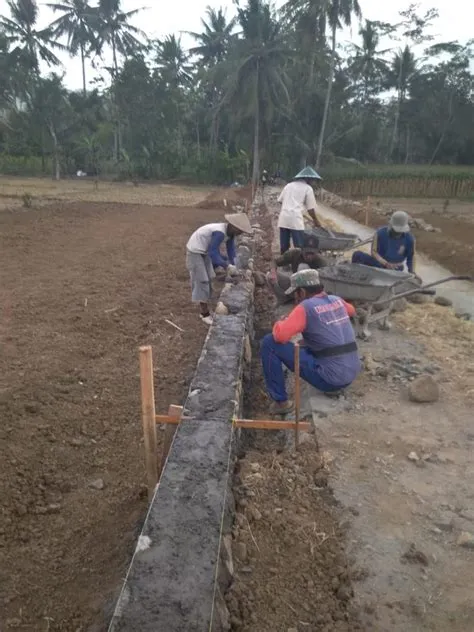 PEMBANGUNAN TANGGUL PENAHAN JALAN RT. 17 DESA DERMOSARI - Website Desa ...