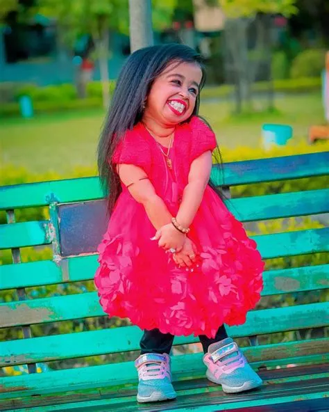 Rencontre cette Indienne de 29 ans qui est la femme la plus petite du ...