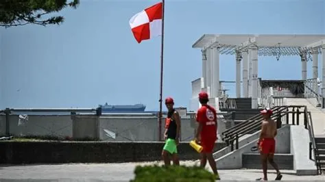 Hawaii tsunami warning updates: Evacuation underway in Honolulu as ...