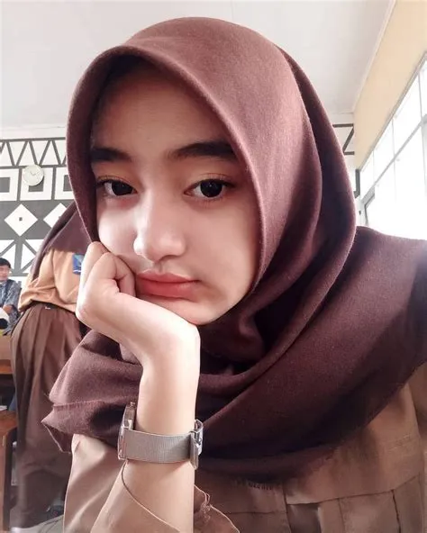 Gambar mungkin berisi: 1 orang, dekat | Wanita cantik, Kecantikan, Wanita