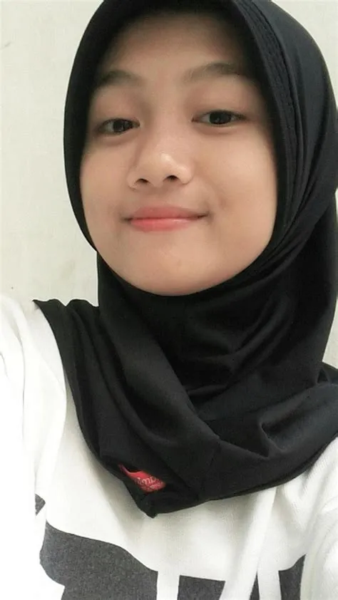 oleh Ezi di 1 | Orang cantik, Gambar rambut, Wanita