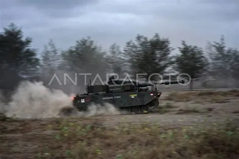 UJI DAYA GERAK MEDIUM TANK PINDAD | ANTARA Foto