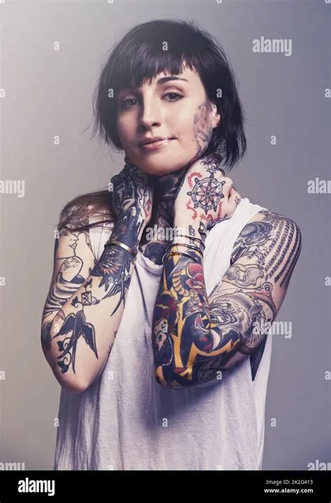 Beautiful tattooed woman hi-res stock photography and images - Alamy