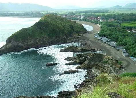 Wisata- Wisata Jember - Wisata Pantai Watu Ulo Jember - Bocah Jember