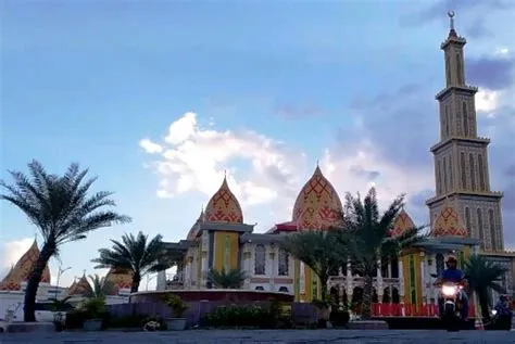 Masjid Roudhotul Muchlisin Jember, Nuansa Timteng nan Megah | Republika ...