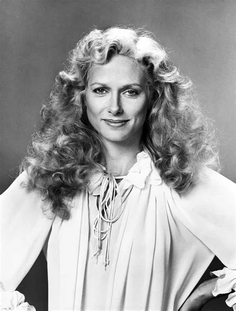 Shelley Smith - Actress