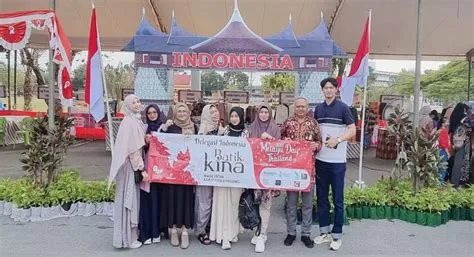 Batik Kina Khas Bandung Pikat Pengunjung Melayu Day di Thailand