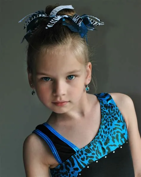 POSE child modeling mag Junior Fashion Experts: Lana's Tip of the week