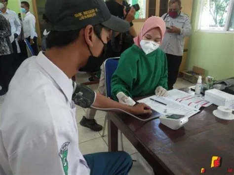 Pelajar SMKN 5 Jember Vaksin Tahap Pertama