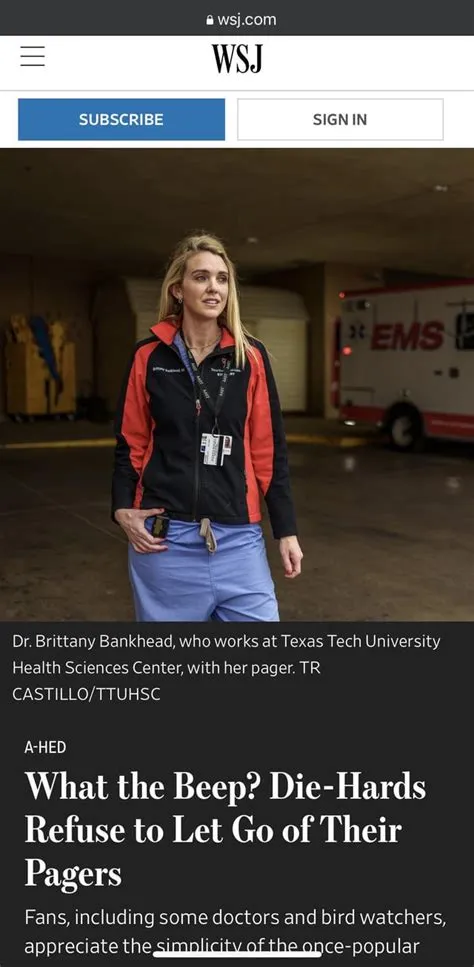 The beeper’s gonna be making a comeback. Technology is cyclical. : r/30ROCK