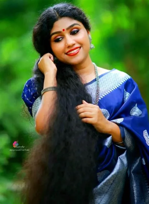 by Chetan Kadam on Long hair with saree | Long hair indian girls ...
