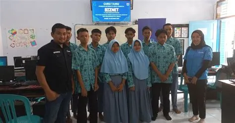Pembekalan PKL Siswa Kelas 11 oleh Guru Tamu dari DUDIKA | News SMK ...