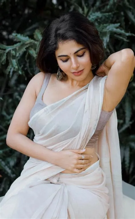 see it first on reddit!!! Ishwarya Menon 😍 babe 😍 : hot_indian ...
