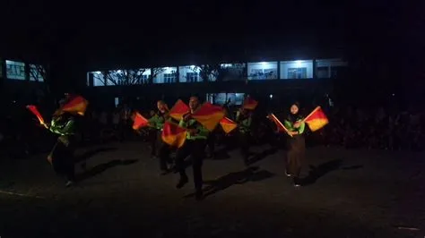 Dance Semaphore SMPN 2 Sambaliung - YouTube