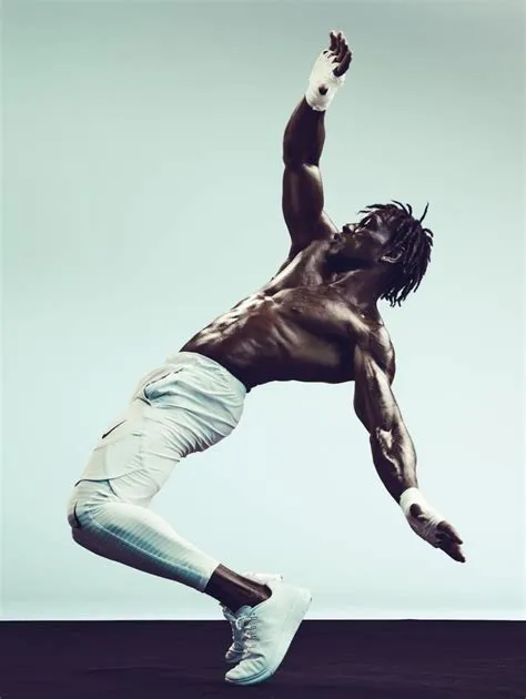 50 Best Model Poses from Top Models (+5 FREEBIES) | Body reference ...