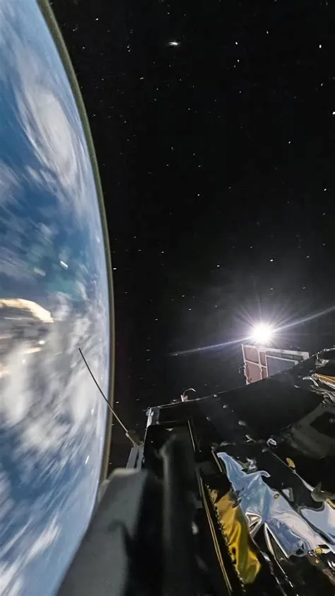 First 360-degree cameras in space capture incredible images of Earth ...
