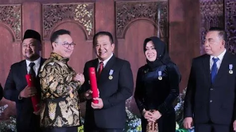 Wujudkan Keluarga Berkualitas Lewat KB, Bupati Jember Raih Penghargaan ...