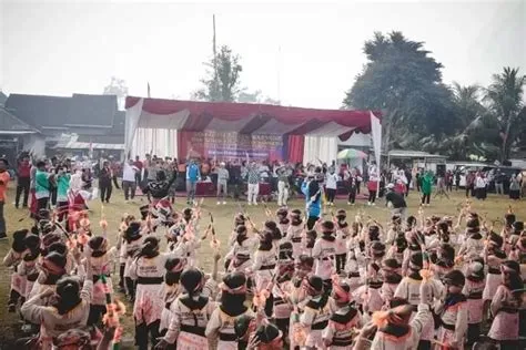 Tari Bolo Pecut Digelar Massal di Alun-alun Wuluhan Jember, Inilah ...