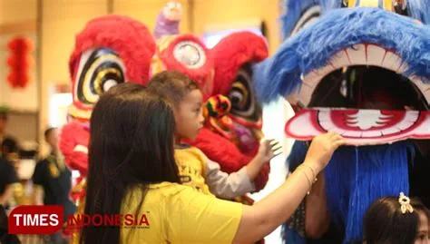 Barongsai Pukau Pengunjung Lippo Plaza Jember Saat Imlek - TIMES Indonesia