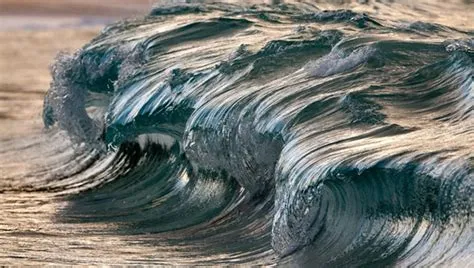 Frozen Tidal Waves