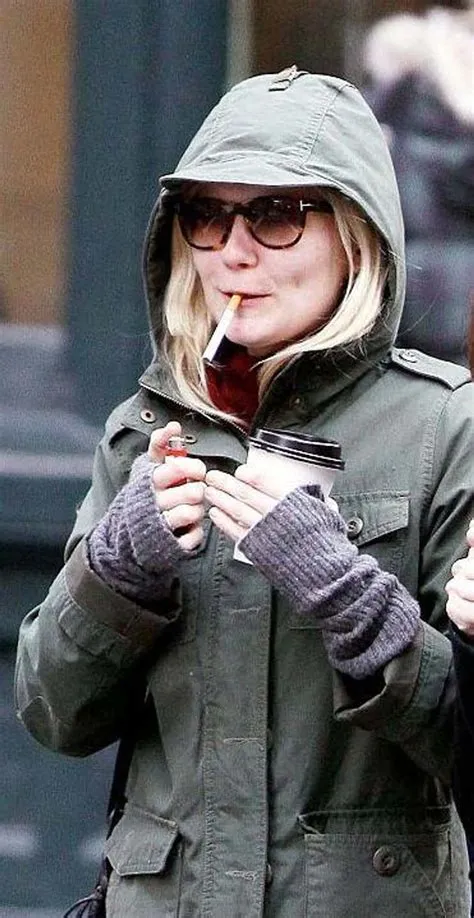 55+ Celebrities Who Smoke Cigarettes