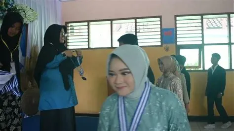 Cuplikan wisuda purna siswa SMPN 7 Banjar tahun 2023 - YouTube