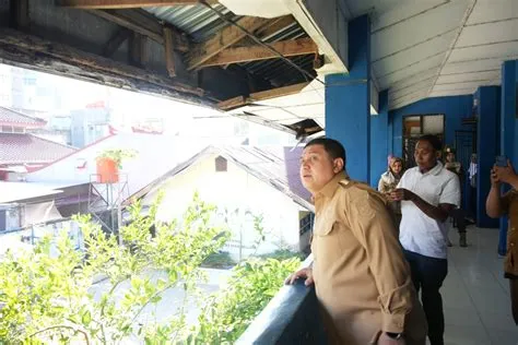 Sidak SMPN 53 Makassar, Appi : Percepat Revitalisasi Bangunan ...