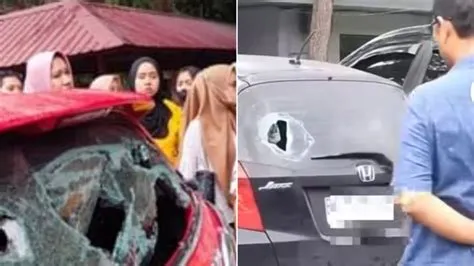 Sejumlah Mobil Rusak akibat Tawuran Mahasiswa FT dan FIK UNIMED