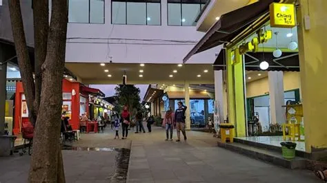 Roxy Square Jember, Tujuan Belanja & Tempat Hiburan Favorit