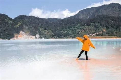 Memiliki Keindahan Nyaris Sama dengan Kawah Putih, Wisata Talaga Bodas ...