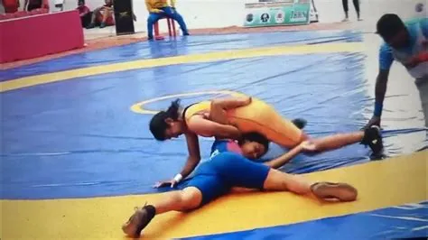 Women Wrestling pin 14 - YouTube