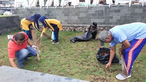 Lagi Bersih-bersih Alun-alun Singaparna Malah Dikira Petugas Kebersihan ...
